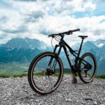 Produktfoto eines Mountainbikes mit Allgäuer Bergen im Hintergrund