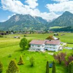 Professionelle Interiorfotografie einer Ferienwohnung von Leo Schindzielorz, modernes und stilvolles Design für Hotelfotografie und FeWo-Vermarktung. Hochwertige Einrichtung und harmonische Farbgestaltung