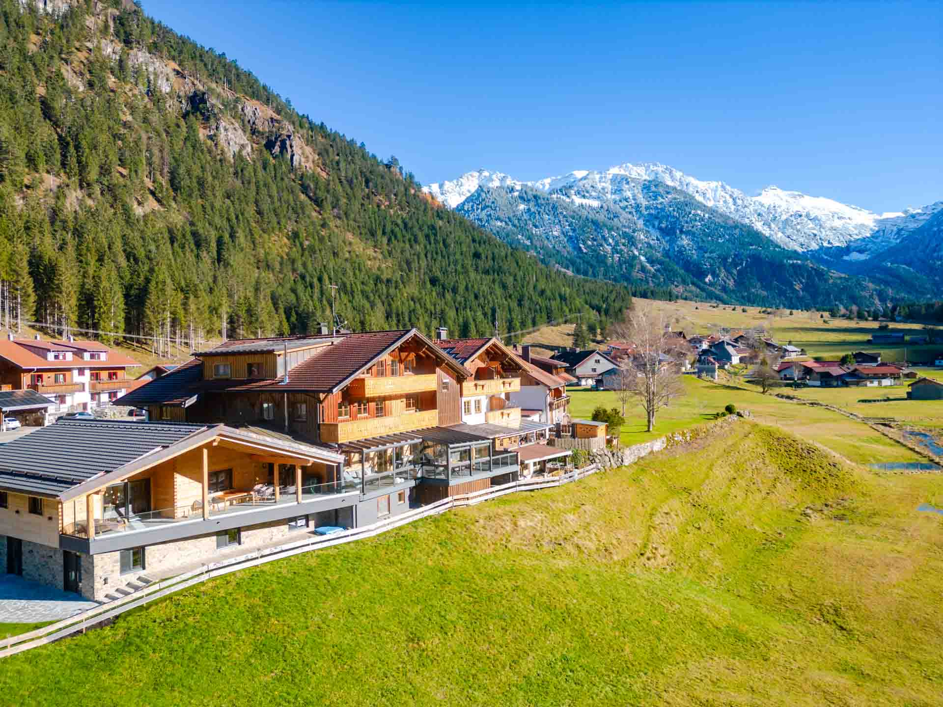 Blauer Himmel, Alpen, Berge, Allgäu, Ferienwohnung, Haus aus Holz